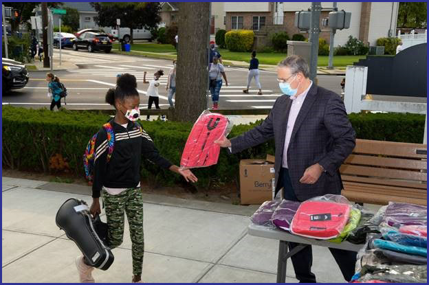 LEGISLATOR GAYLOR DISTRIBUTES BACK PACKS TO STUDENTS IN VALLEY STREAM