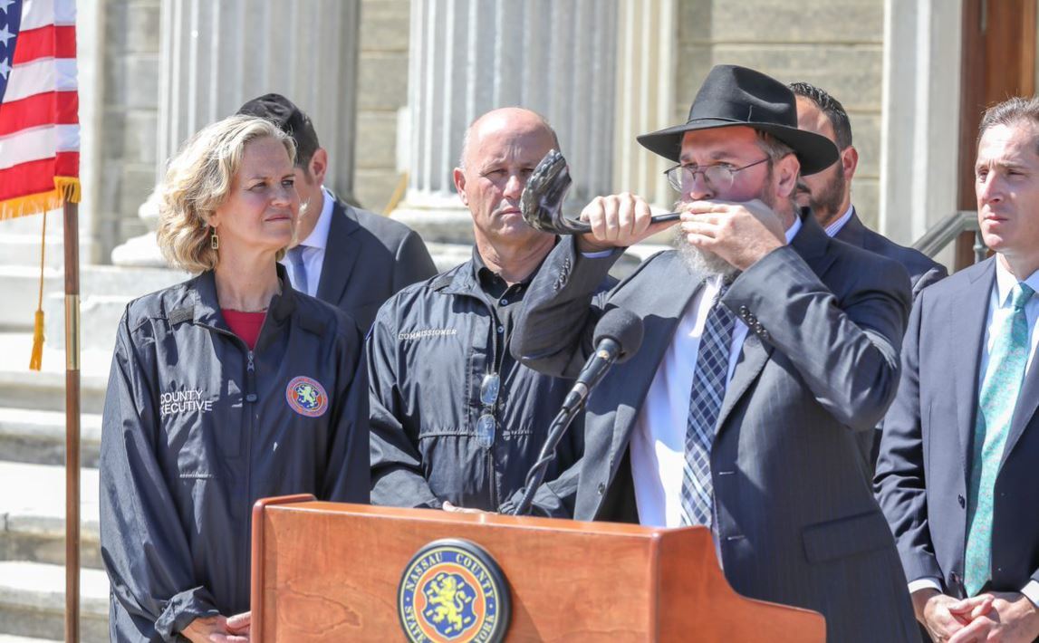 Photo 2 - Curran Announces Increased Nassau Police Patrols During High Holy Days