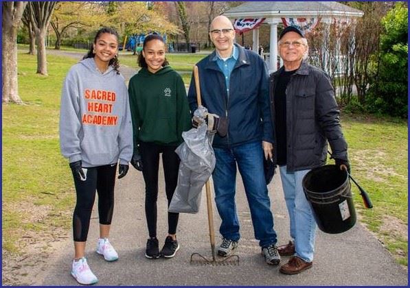 LEGISLATOR GIUFFRE HELPS CLEAN UP  for earth day pic pr