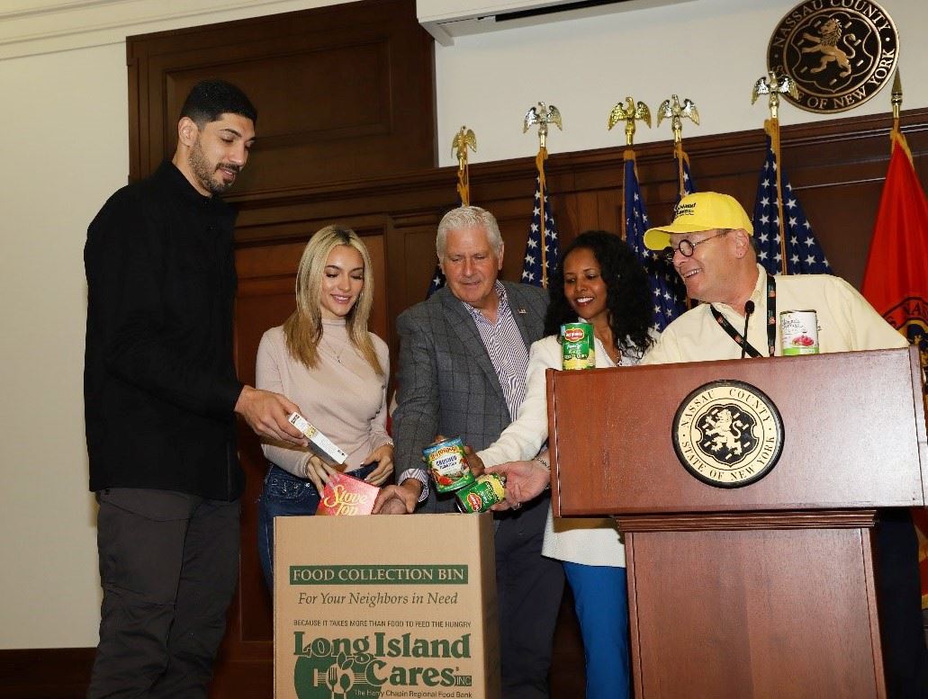LEGISLATOR PILIP HELPS LAUNCH FOOD DRIVE