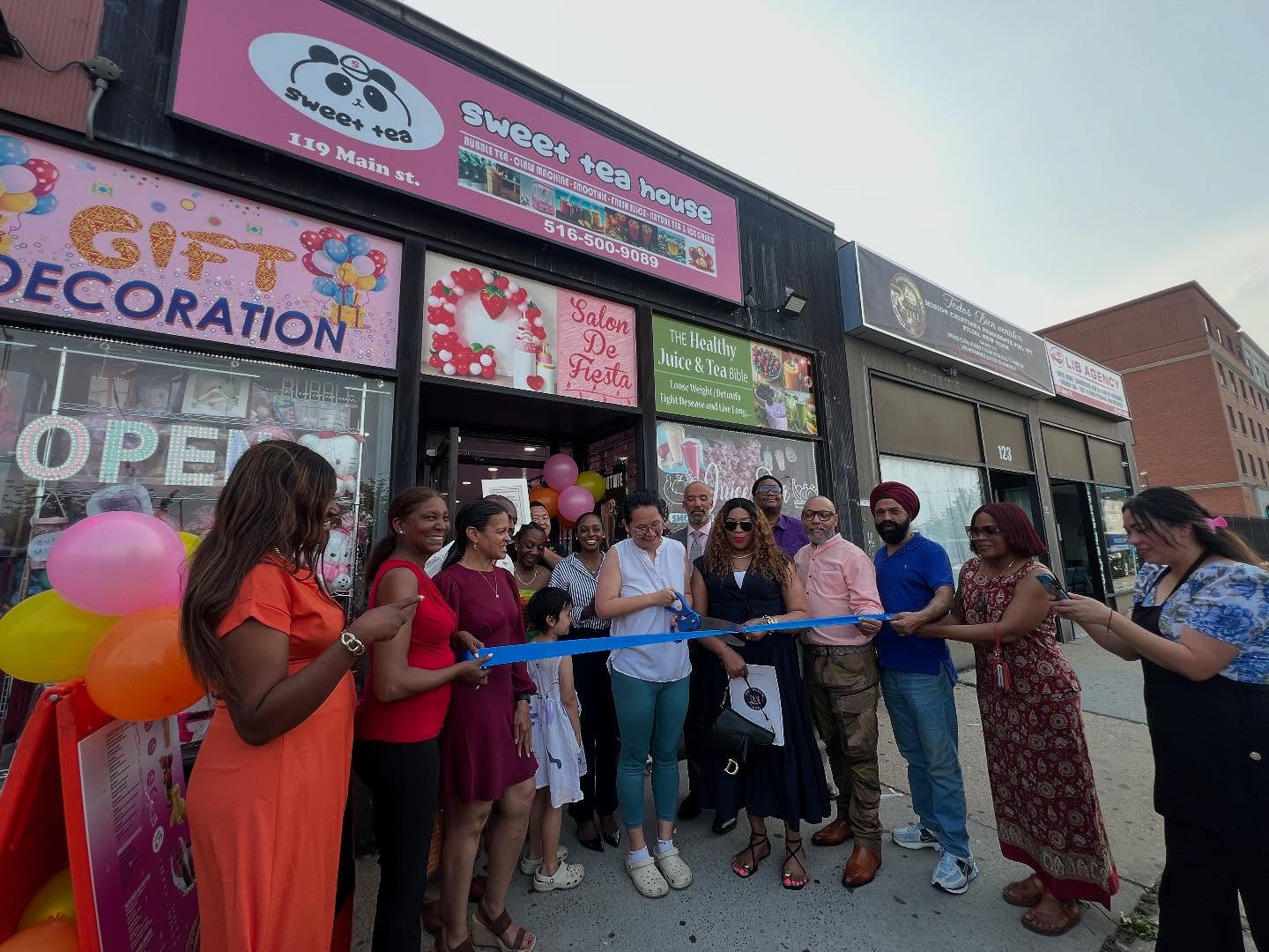 Davis and Nicks - Hempstead Ribbon Cutting 2
