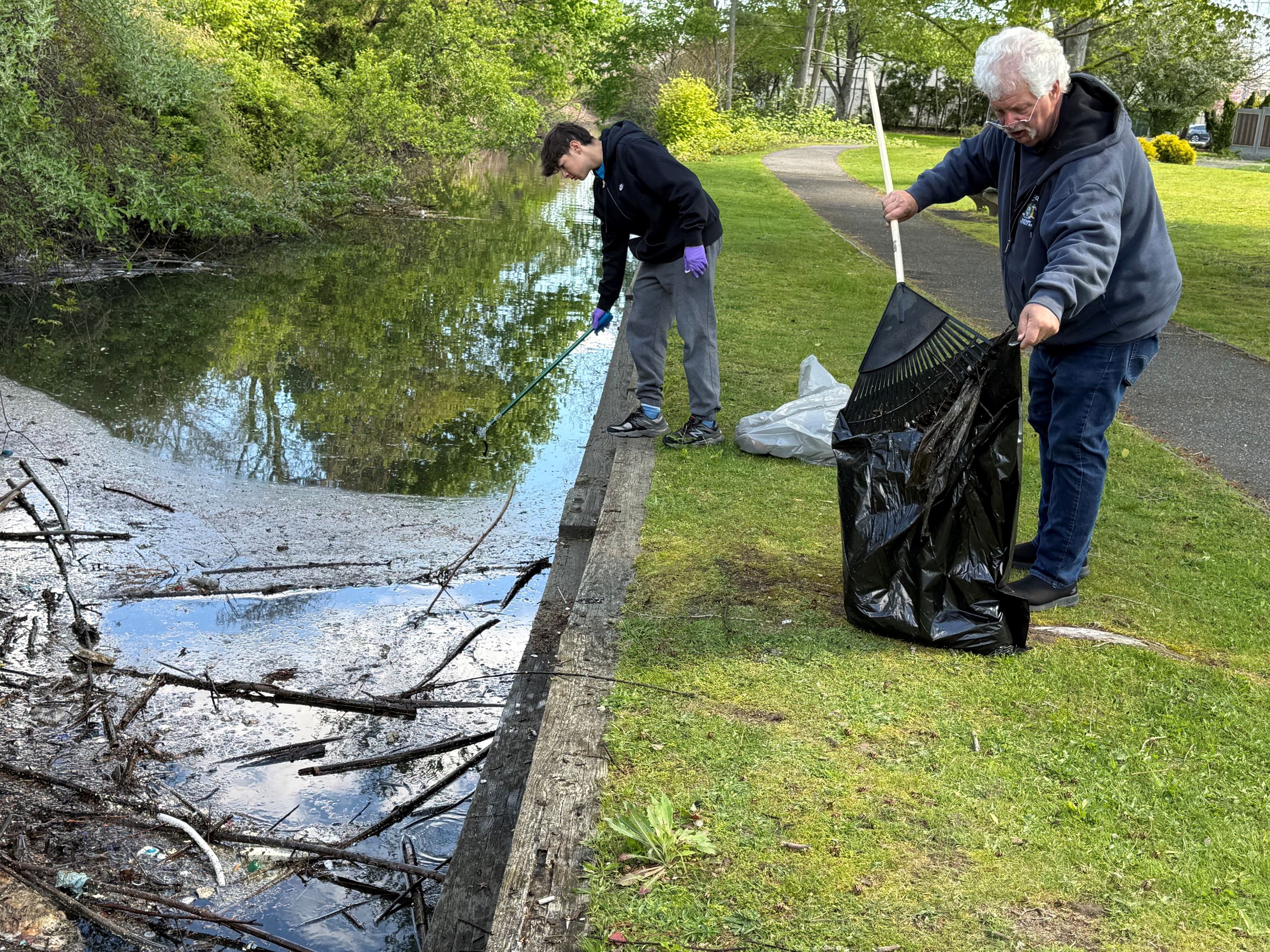 Mule - Cleanup-Palooza - Silver Lake Park